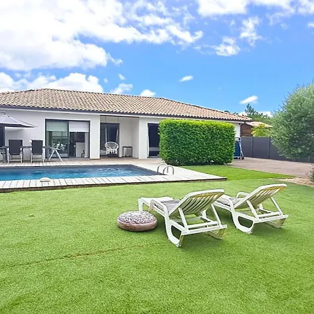 Jolie Avec Piscine Chauffee Proche Du