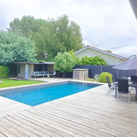 Jolie Avec Piscine Chauffee Proche Du سانغوينت