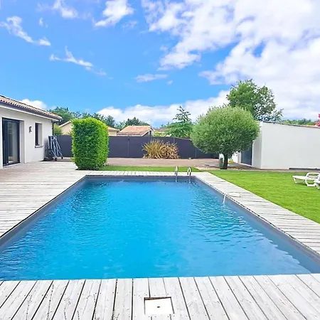 Jolie Avec Piscine Chauffee Proche Du *