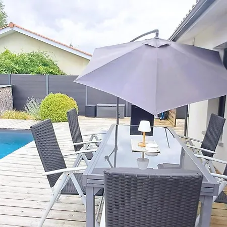 Jolie Avec Piscine Chauffee Proche Du Prázdninový dům Sanguinet