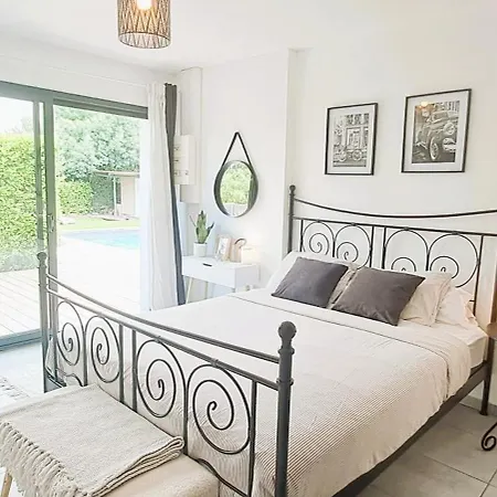 Jolie Avec Piscine Chauffee Proche Du بيت للعطل سانغوينت