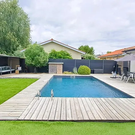 Jolie Avec Piscine Chauffee Proche Du * سانغوينت